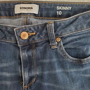 Sonoma Skinny jeans Size 10. Dark wash